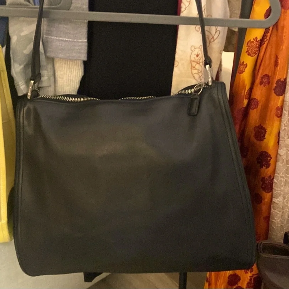 🔥Coach Black Cowhide Leather Shoulder Bag. Excellent Used Condition. - Picture 2 of 12